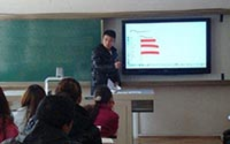 觸摸教學(xué)一體機(jī)跟電子白板之間的區(qū)別在哪兒？